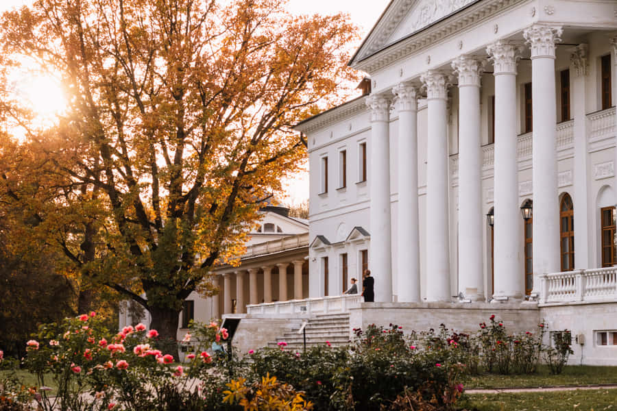 A Beautiful Morning Sunshine At The Virginia State Capitol Wallpaper