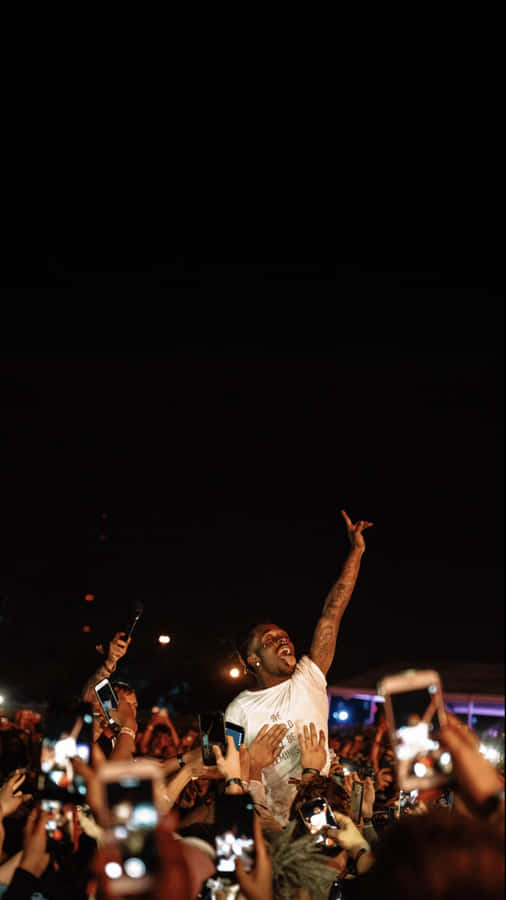 A Hip Hop Artist In Their Element. Wallpaper
