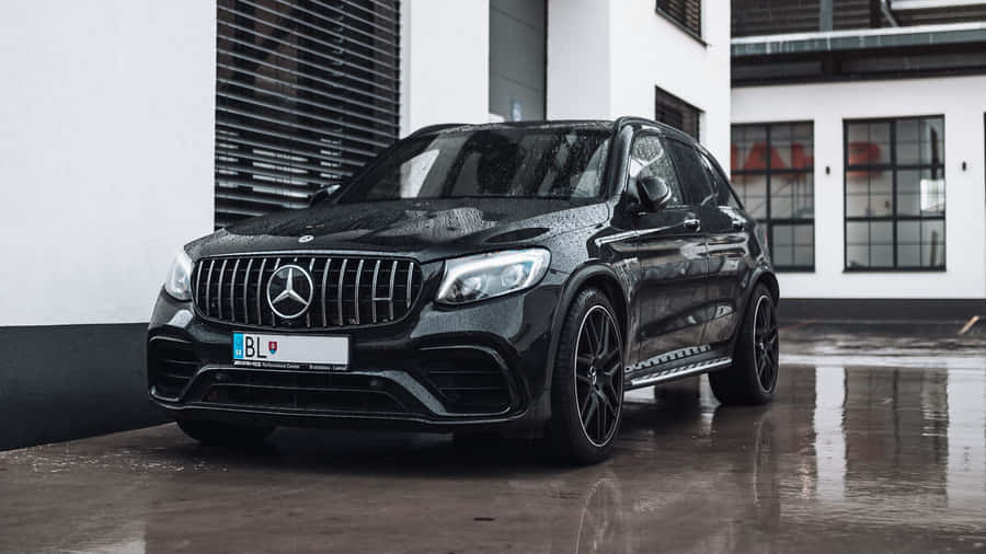 A Stunning Hd Image Of A Sleek Mercedes Benz Car Wallpaper