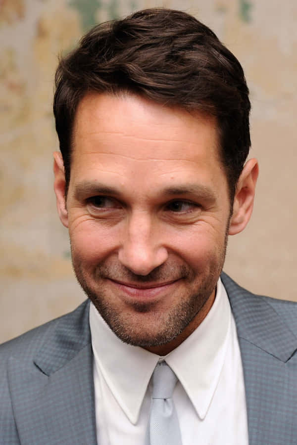 Actor Paul Rudd Striking A Pose At Netflix Screening Wallpaper