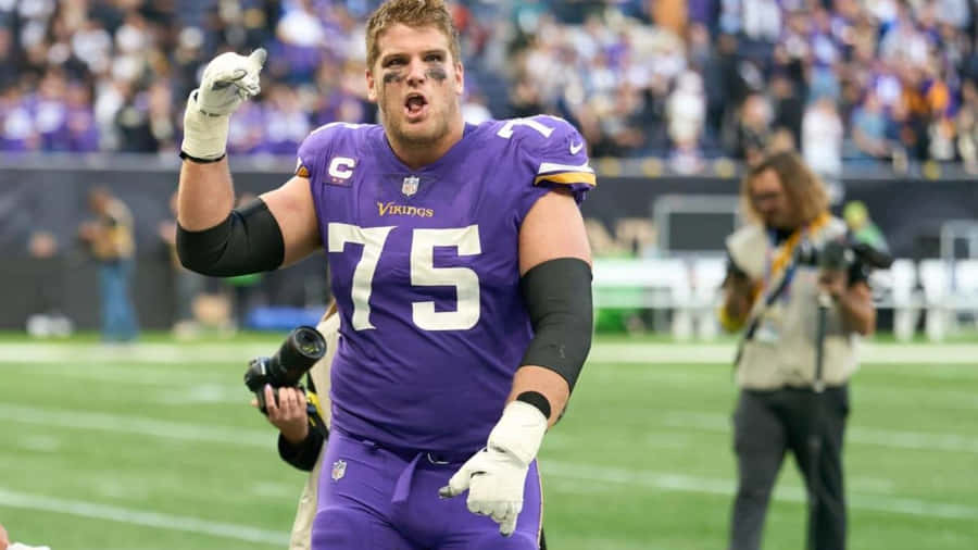 American Footballer Brian O'neill Wacky Pose Wallpaper