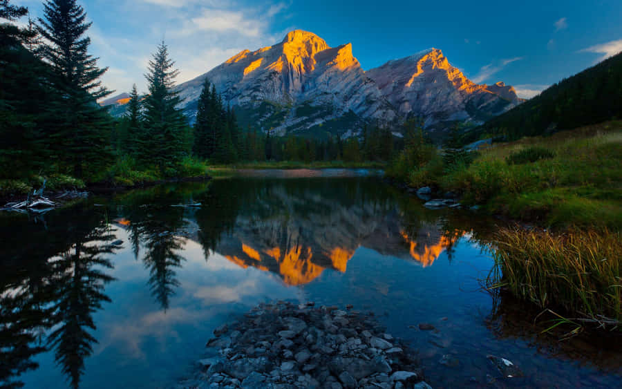 Beautiful Scenery Mountain Lake Desktop Wallpaper