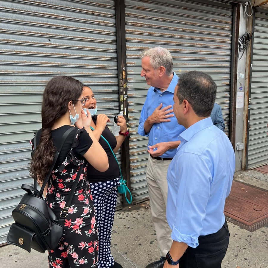 Bill De Blasio With Teenage Supporters Wallpaper