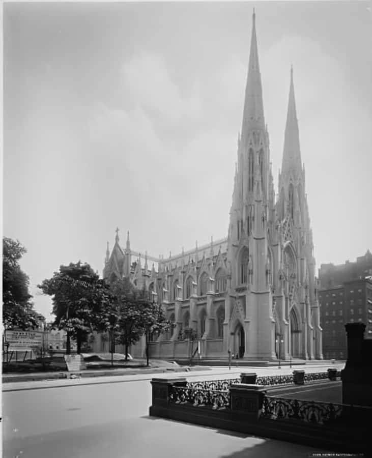Black And White Saint Patrick's Cathedral Wallpaper