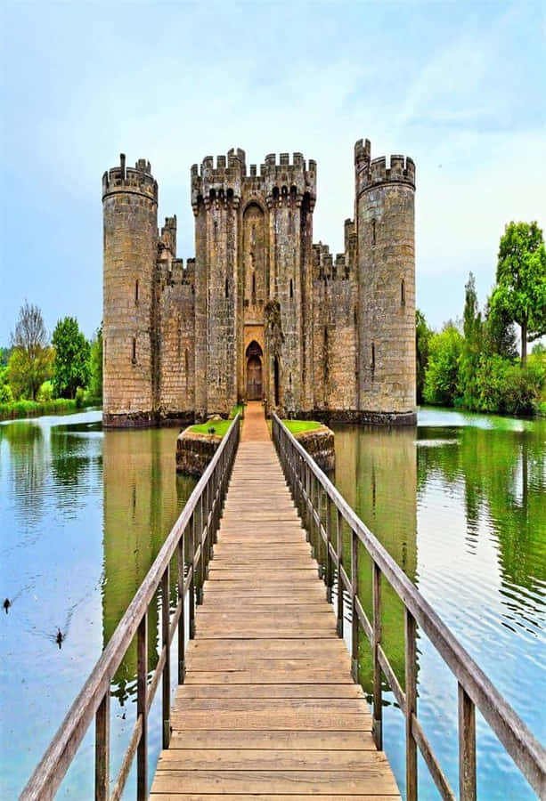 Bodiam Castle Moatand Bridge Wallpaper