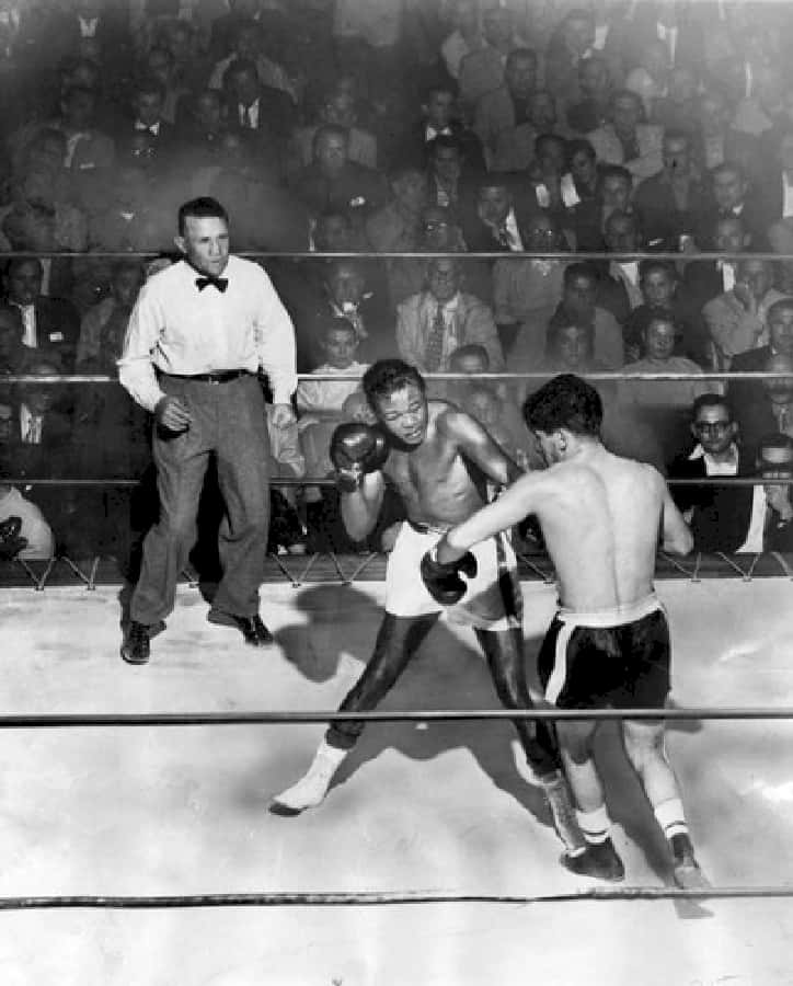 Boxing Legend Kid Gavilan In Action Wallpaper