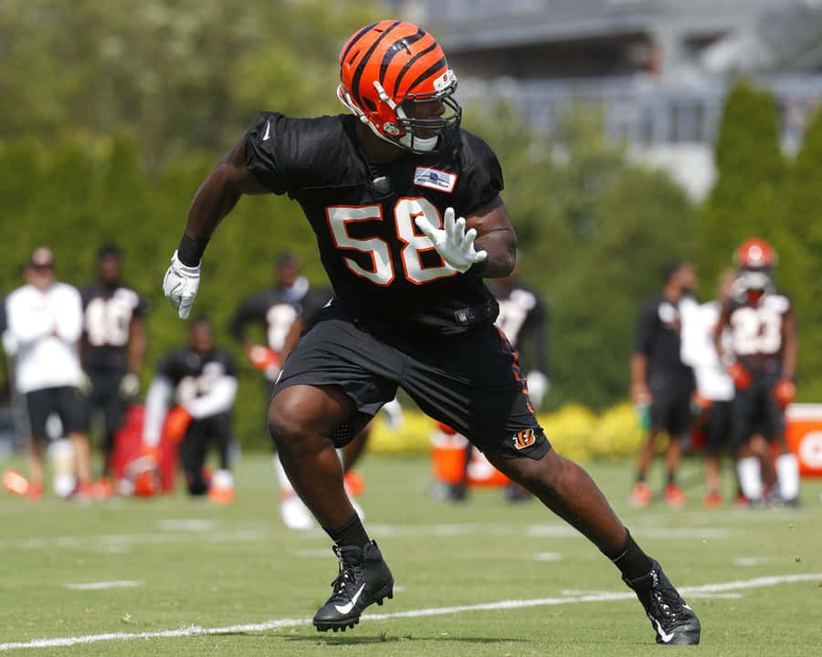 Carl Lawson Running Wallpaper