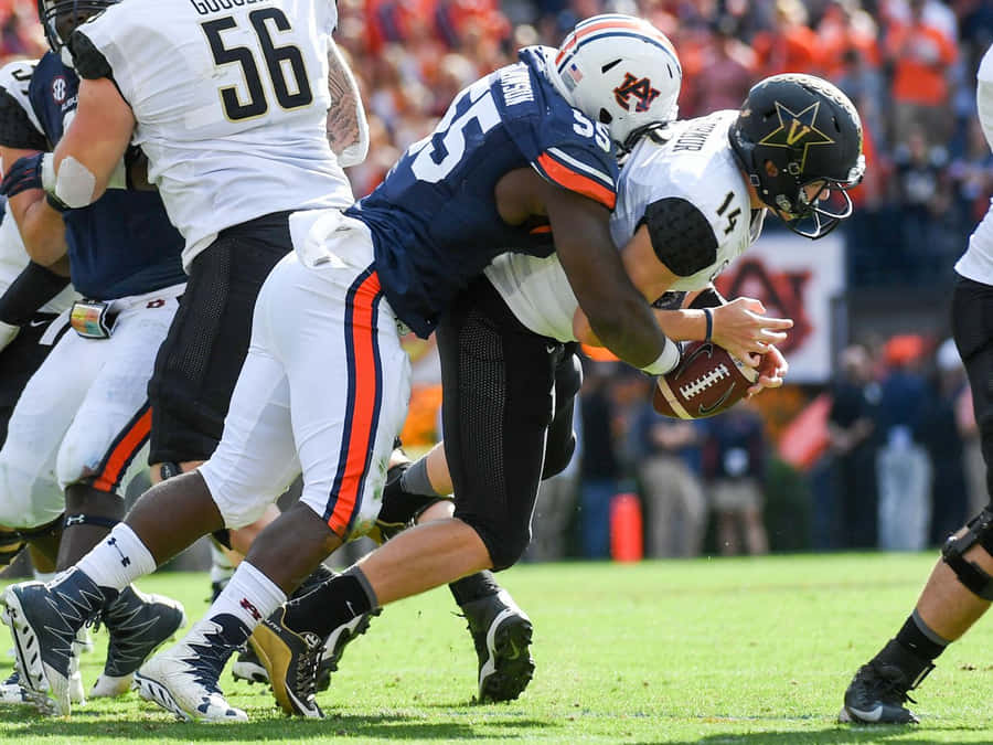 Carl Lawson Tackles Rival Wallpaper