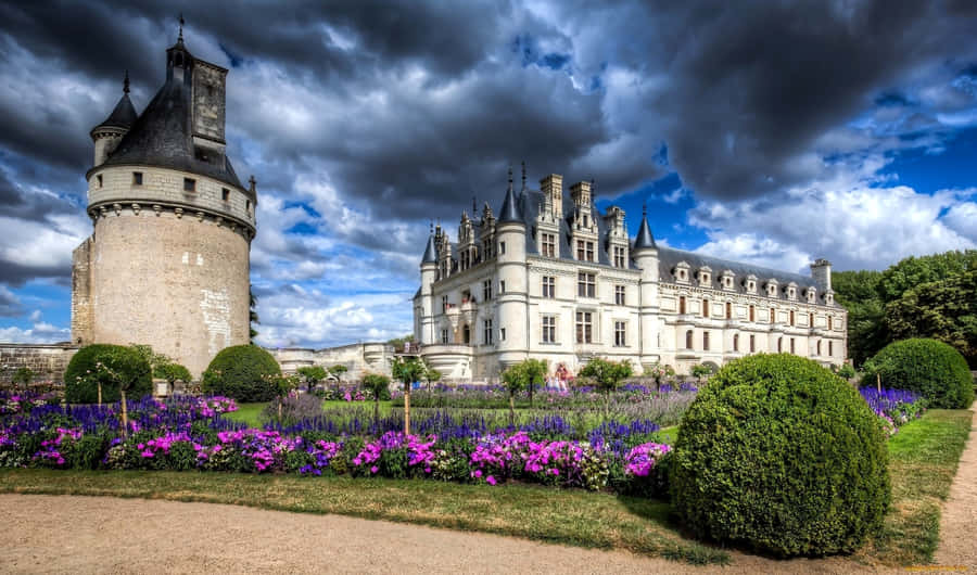 Chenonceau Garden Under Gray Sky Wallpaper
