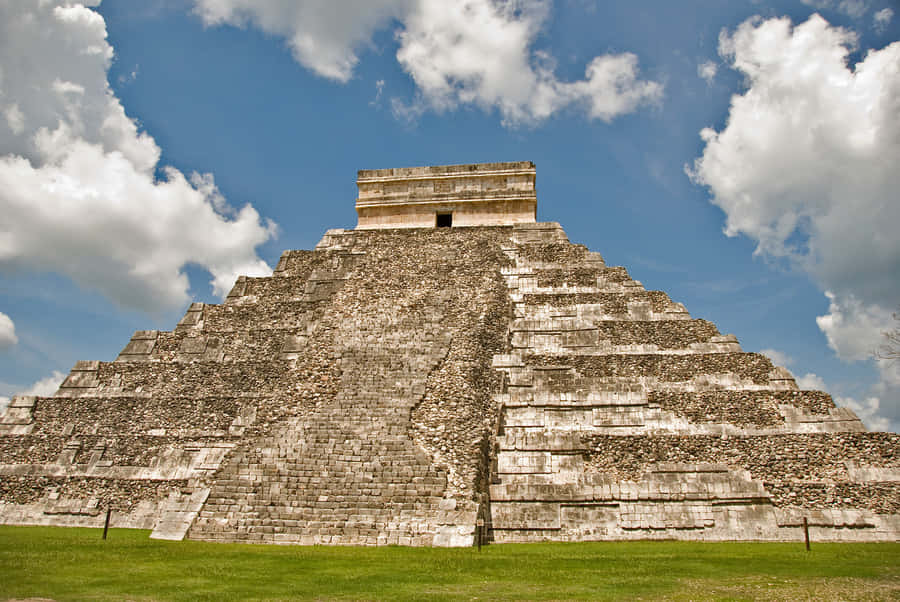 Chichen Itza Mexico El Castillo In Daylight Wallpaper
