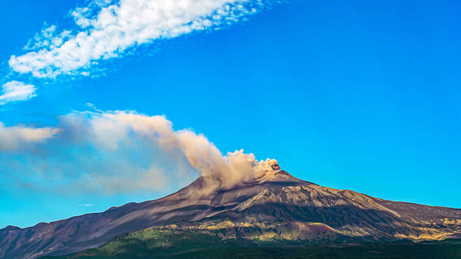 Cloud Spreading Mount Etna Wallpaper