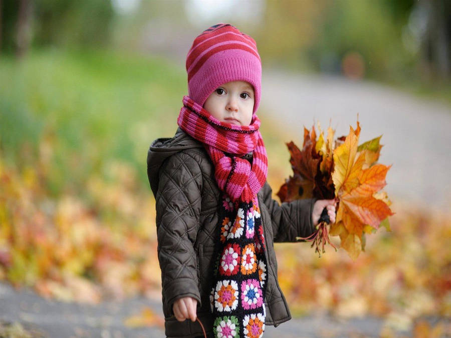 Dried Leaves Baby Girl Wallpaper