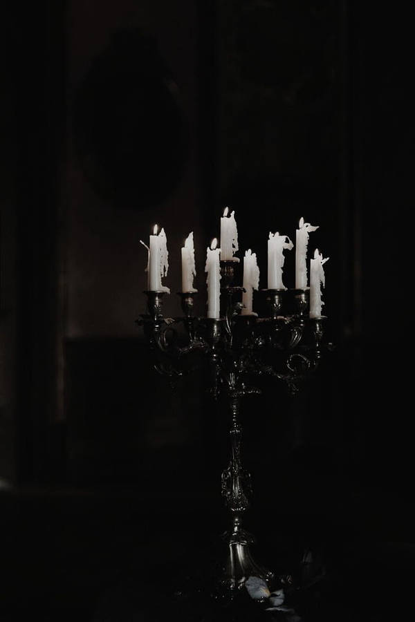 Embrace Your Inner Goth Glam With An Edgy Look And Dark Allure. Wallpaper