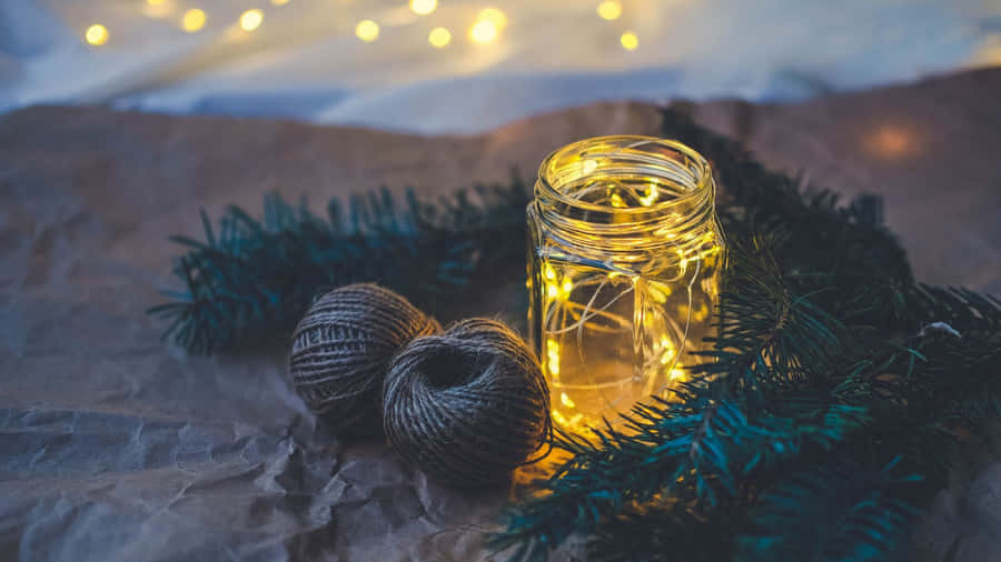 Enhance Your Christmas Mood With This Aesthetically Pleasing Computer! Wallpaper