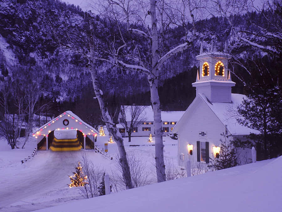 Enjoy A Fresh Winter Getaway In The White Mountains Of New Hampshire Wallpaper