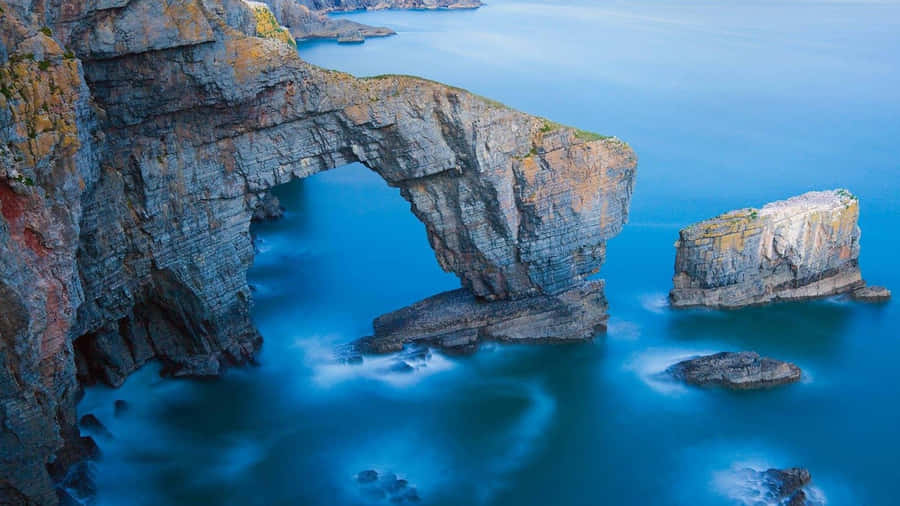 Green Bridge Of Wales Limestone Arch Cliff Wallpaper