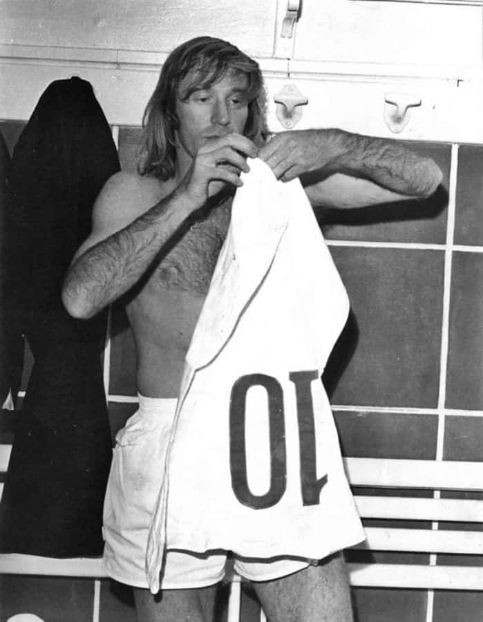 Gunter Netzer In Locker Room Wallpaper