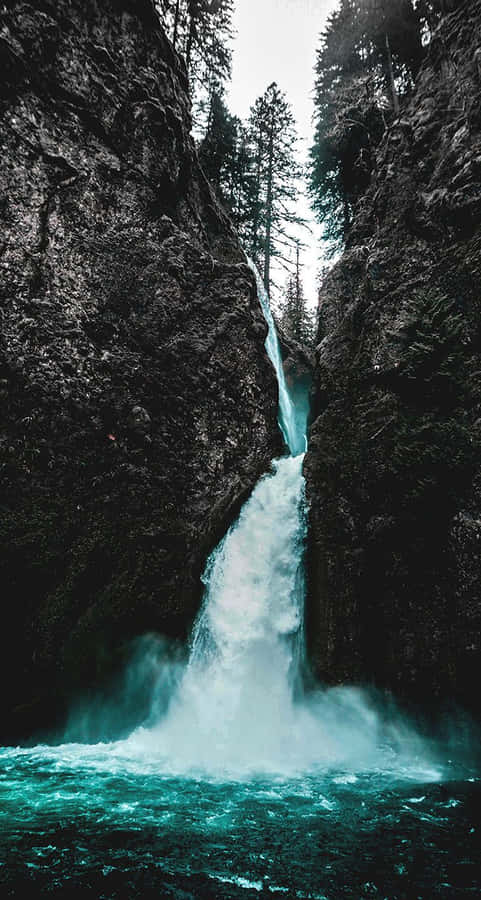 Iphone Waterfall Screensaver Theme Wallpaper