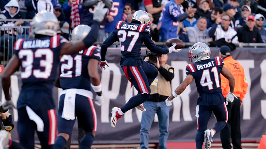 Jc Jackson Celebrates With Teammates Against New York Jets Wallpaper