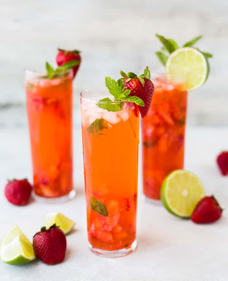 Juice With Strawberry And Lime Fruits Wallpaper