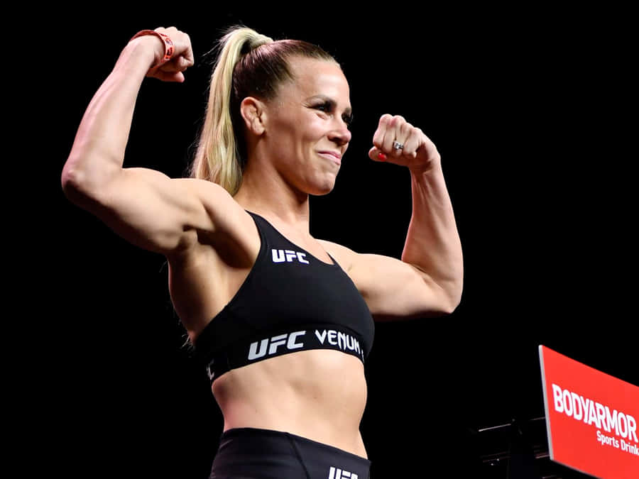 Katlyn Chookagian Flexing Side-angle Shot Wallpaper