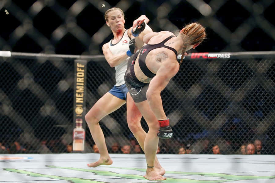 Katlyn Chookagian Masterfully Evading An Attack During A Match. Wallpaper