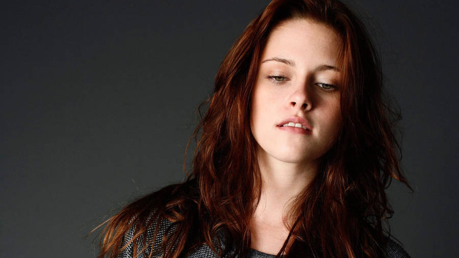 Kristen Stewart Looking Down Wallpaper
