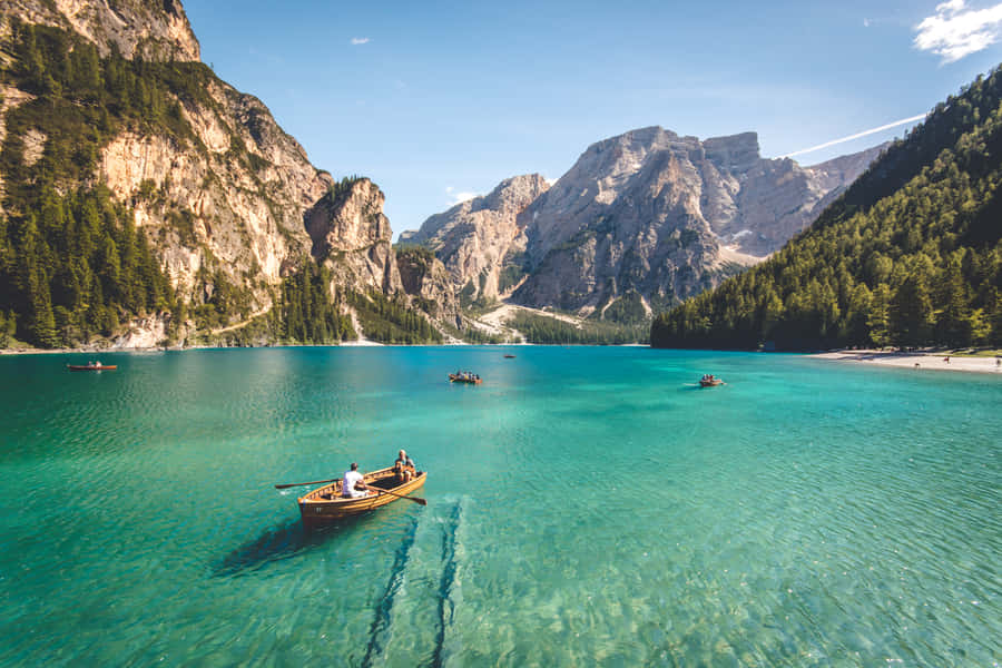 Lake Destination For World Travel Wallpaper