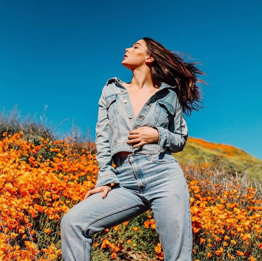 Madelyn Cline Denim Outfit Wallpaper