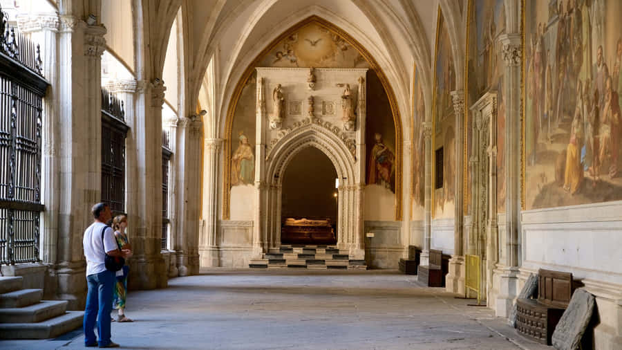 Majestic Archway Of The Toledo Cathedral Wallpaper