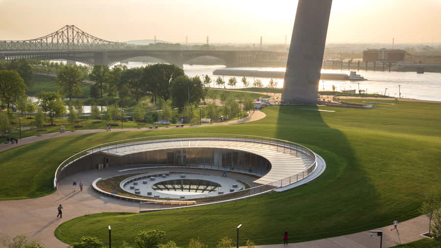 Majestic Gateway Arch In St. Louis, Missouri Wallpaper