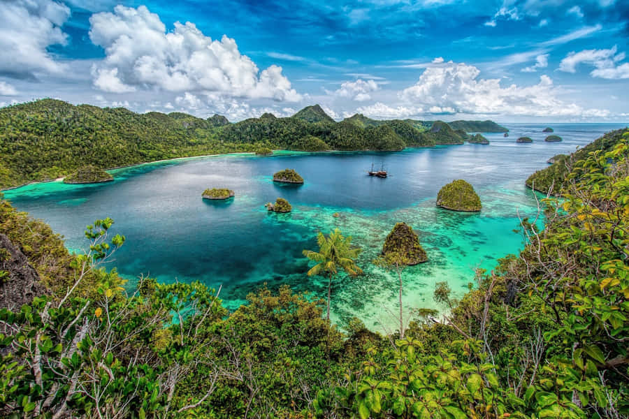 Majestic Landscapes Of Halong Bay Wallpaper