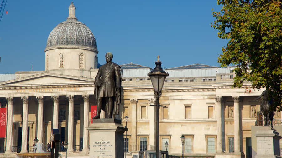 Majestic View Of Lajos Kossuth Statue, Trafalgar Square, London Wallpaper