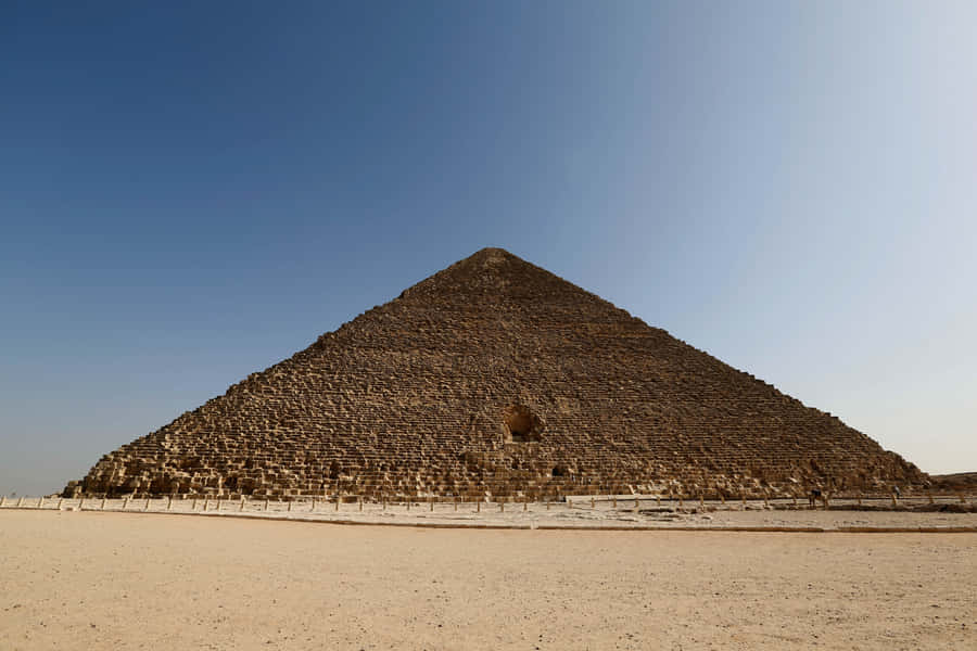 Majestic View Of The Pyramids Of Giza Wallpaper