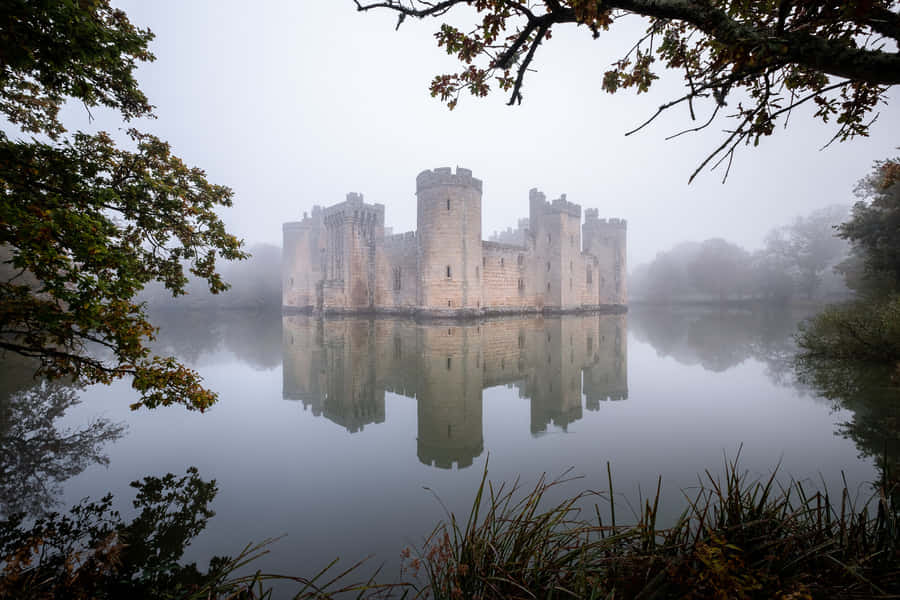 Misty Bodiam Castle Reflection Wallpaper