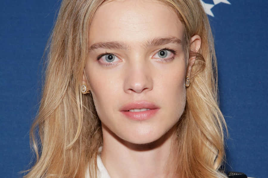 Natalia Vodianova Glowing In Her Hour Of Glamour Wallpaper