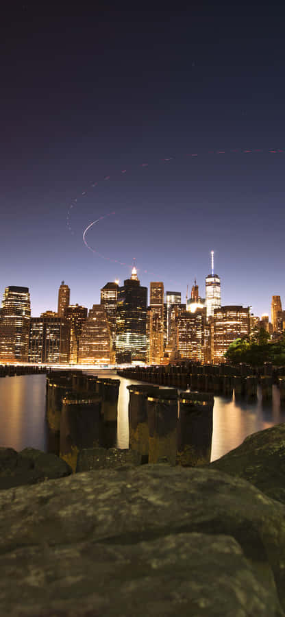 Pittsburgh Skyline With Contrails Wallpaper