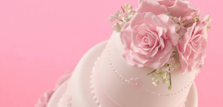 Real Pink Roses White Wedding Cake Wallpaper