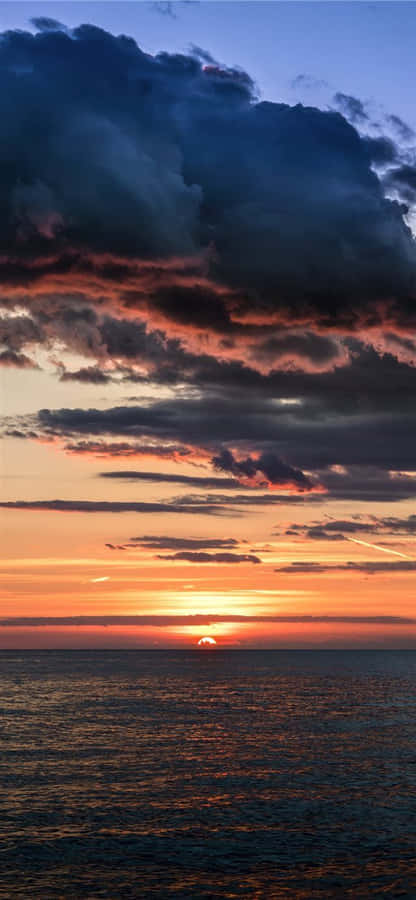Relax And Unwind By Taking In The Beautiful Aesthetic Of A Sunset Wallpaper