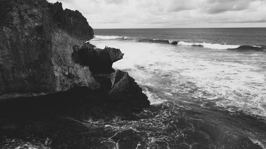 Rugged_ Cliffside_ Ocean_ View_4 K Wallpaper