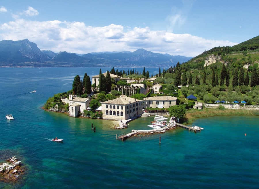 San Vigilio In Lago Di Garda Wallpaper