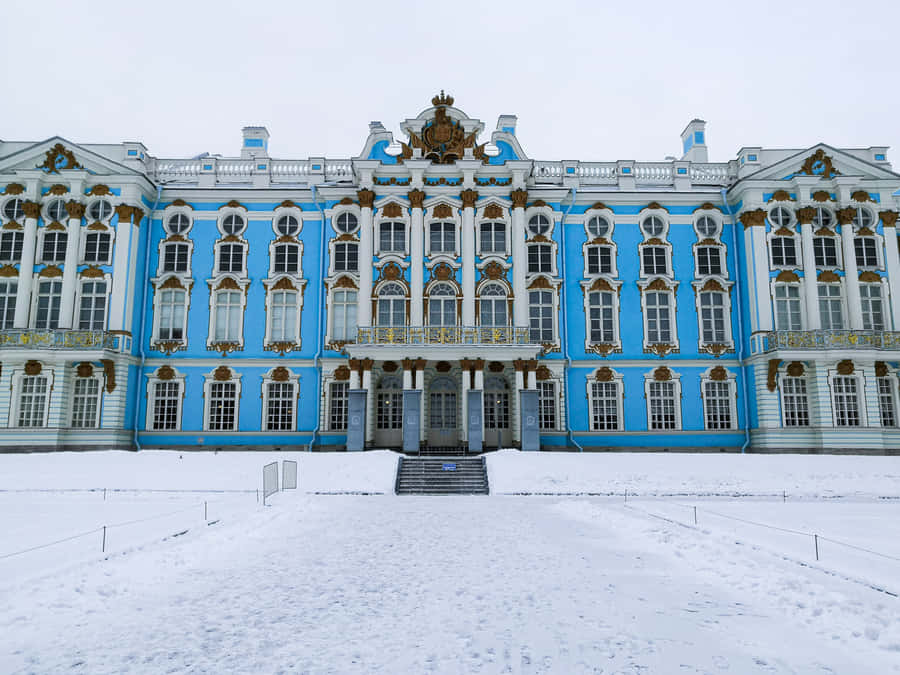 Snowy Front Of Catherine Palace Wallpaper