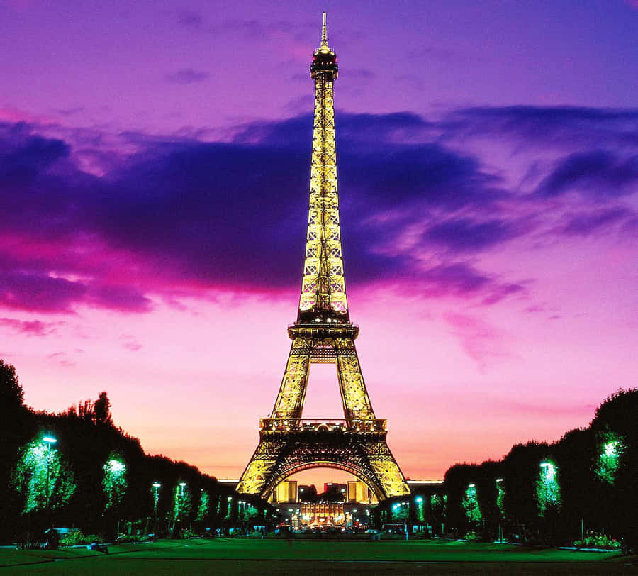 Step Up Your Style Game This Season With Iconic Parisian Chic. Wallpaper