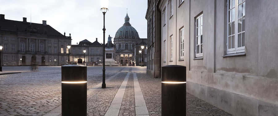 Street In Amalienborg Palace At Night Wallpaper