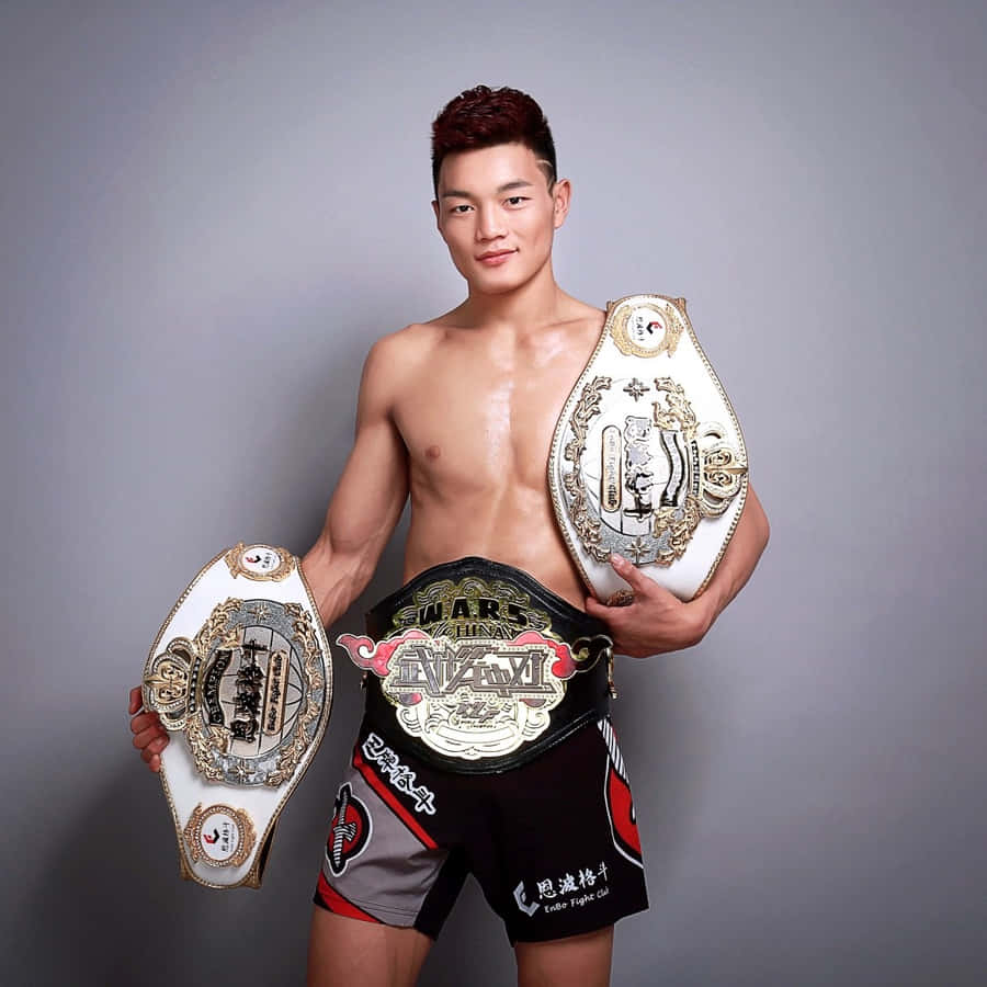 Su Mudaerji Posing With Title Belts Wallpaper