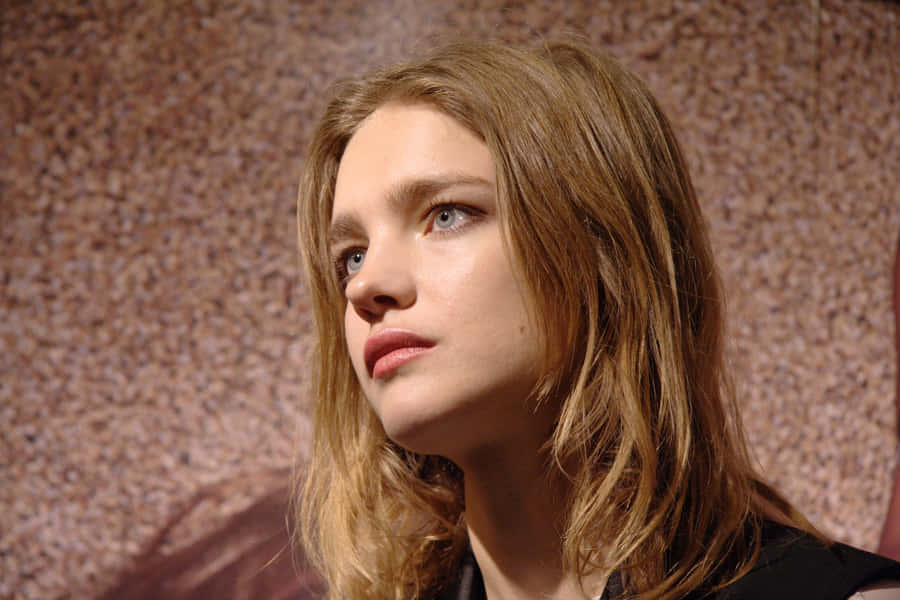 The Elegant And Stunning Natalia Vodianova Wallpaper