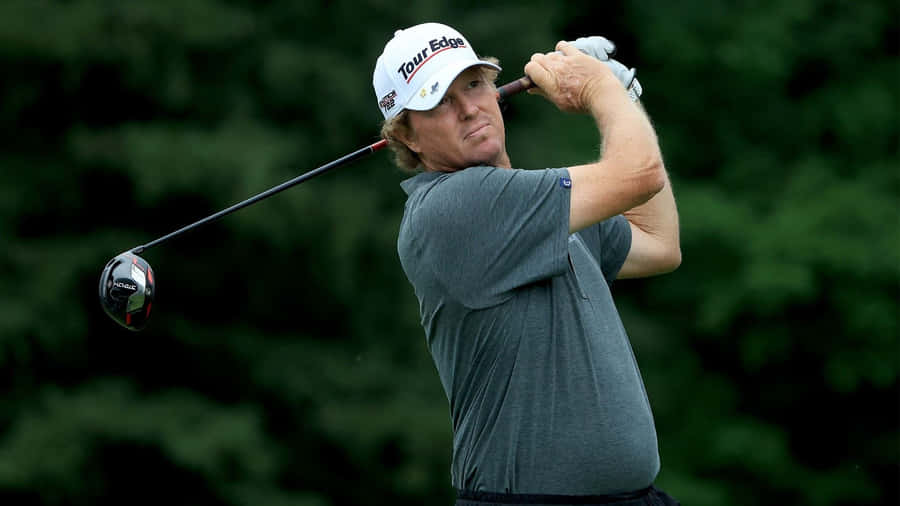 Tim Petrovic Putts Reverses Into Hole Wallpaper