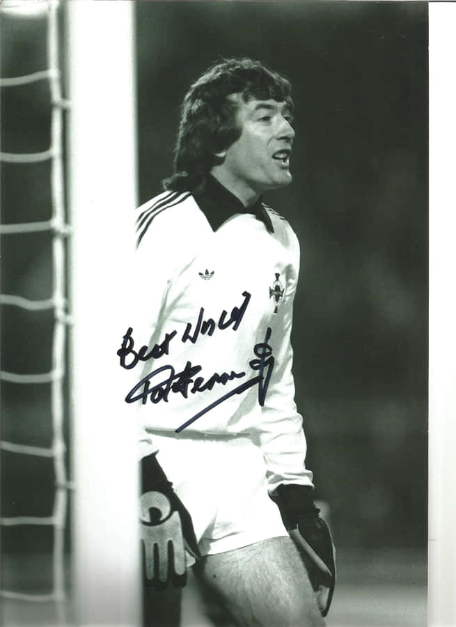 Tottenham Hotspur Goalkeeper Pat Jennings Monochrome Portrait Wallpaper