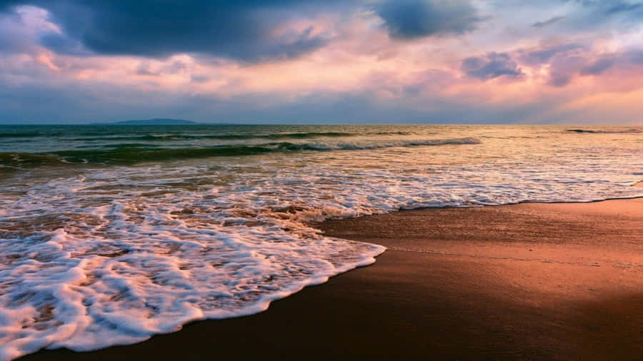 Tranquil Ocean View On Ipad In 4k Resolution Wallpaper