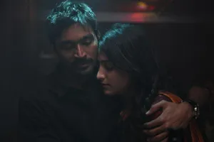 3 Moonu Movie Ram Consoling Janani Wallpaper